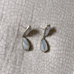 Kendra Scott Traci Earrings In white banded agate antique brass